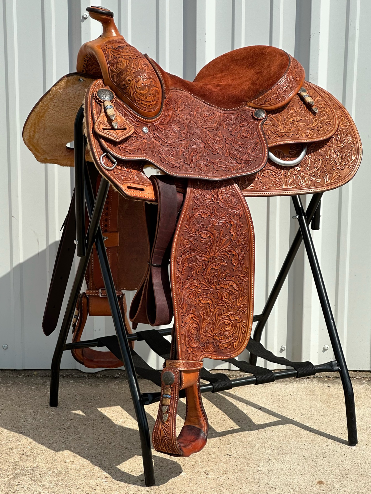 Jim Taylor Platinum Bob Loomis Reining Saddle with a 15- inch Suede Seat